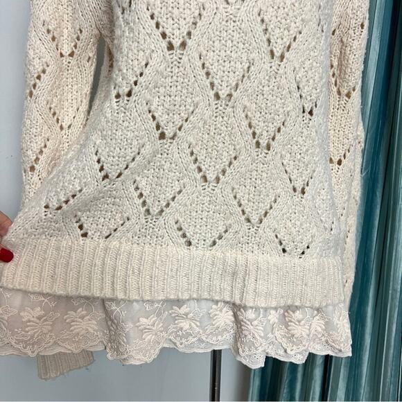Lilis Closet Cream Crew Long Sleeve Knit Sweater Lace Trim Sz XS (576) - Picture 5 of 7